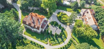 Dworek / dwa budynki z parkiem / hotel + sale