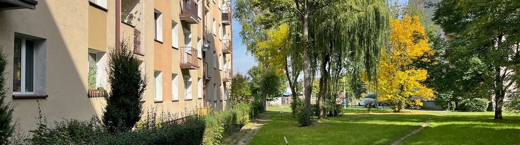 Przestronne  z dużym balkonem na 1 piętrze