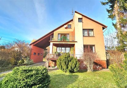 Dom z dużym potępiałem i ładną działką