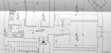 Trzy pokoje do remontu w przedwojennej kamienicy