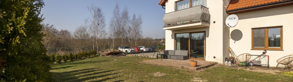 Mieszkanie z kominkiem i pięknym wykończeniem
