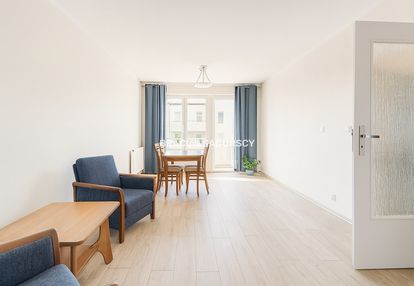 Osobna kuchnia, do wejścia. prądnik biały.