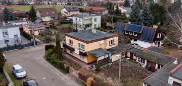 Wolnostojący dom w białych błotach