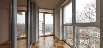 Kawalerka z dużą loggią i balkonem/zielona okolica