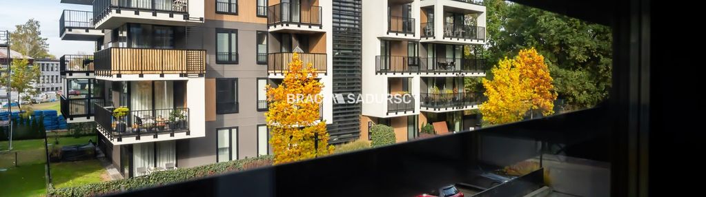 Nowoczesny jasny apartament w otoczeniu zieleni