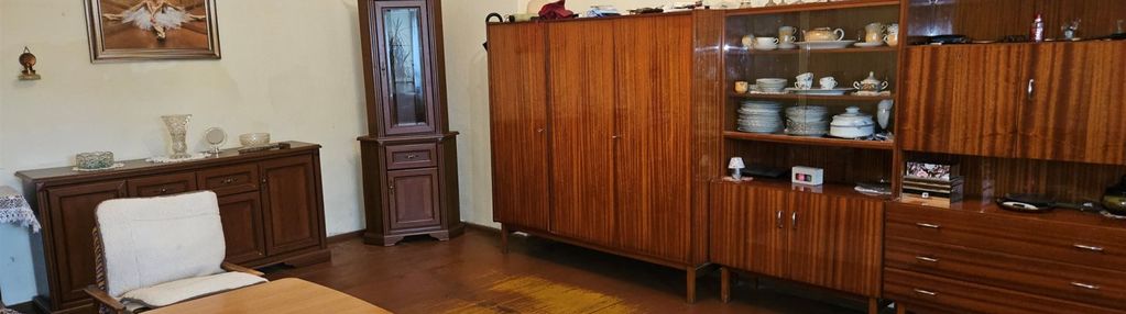 Dom z zabudowaniami gospodarczymi