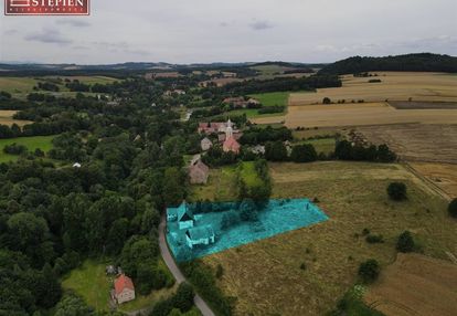 Dom z zabudowaniami w malowniczym marczowie