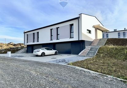 Nowy dom w starym bielsku | garaż dwustanowiskowy