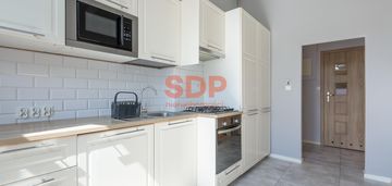 Wysokie pomieszczenia, duże okna, po remoncie