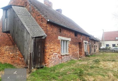 Dom z cegły na sprzedaż na wsi z dużą działką.