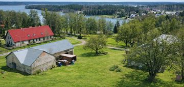 Dom, zabudowania nad jeziorem tałty