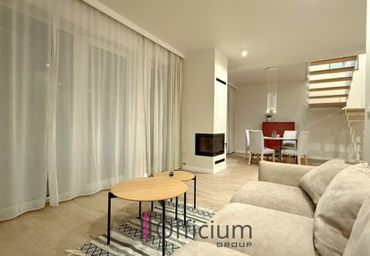 *wyjątkowy segment w otulinie lasu*