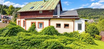 Dom z widokiem na góry i dużą działką