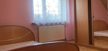 Przestronny dom 300 m², 9 pokoi, działka 800 m²
