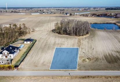 Działka z warunkami zabudowy, media