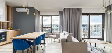 Komfortowy apartament z widokiem na marinę.