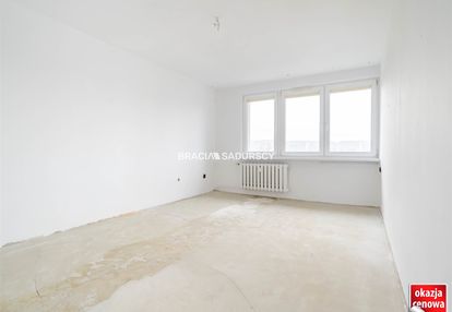 3 pokoje , piwnica , duży balkon , parking