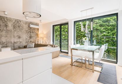 Apartament z ogrodem przy błoniach