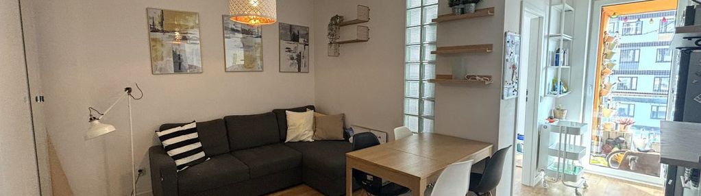 45m2 - 3 pokoje, loggia 9m2 - miejsce postojowe.