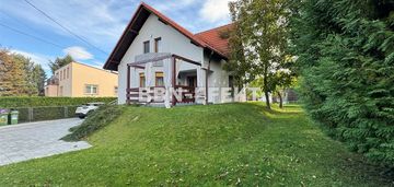 Dom z garażem dwustanowiskowym