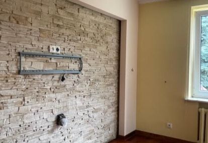 Dom dla pracowników z przestronnymi pokojami.