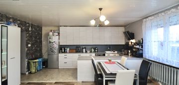 Skrajny dom w zabudowie szeregowej – świerczewo