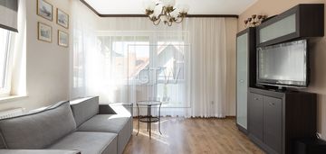 Komfortowe 2 pokoje z garażem, maratońska 17