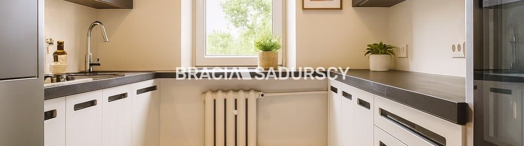 Oddzielna kuchnia, miejsce parkingowe, piwnica