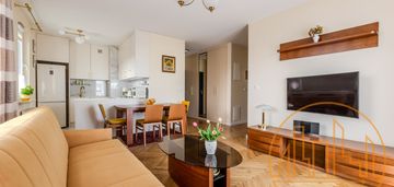 Przytulne i funkcjonalne na ostatnim piętrze !