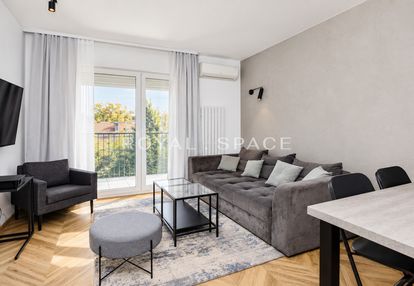 Stylowy apartament z balkonem | steam park