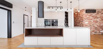 Przestronny apartament z tarasem na dachu