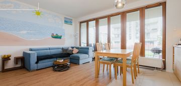 Przestronny apartament z tarasem i ogródkiem