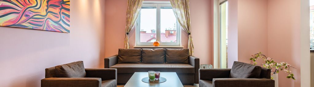 3 pokoje przy stacji metra!