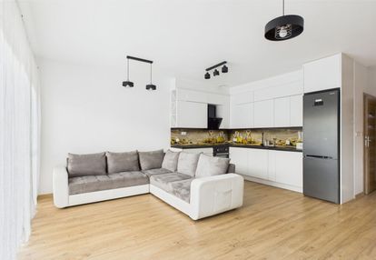 Biuro (pokój) na parterze+ 3 sypialnie + salon