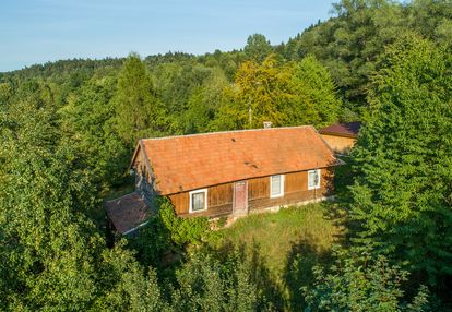 Domek w szalowej w okolicy lasu - okolice grybowa