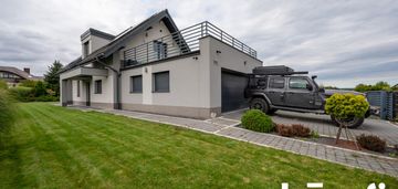 Dom wolnostojący i smart home i standard premium