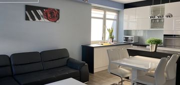Taras, jacuzzi, 2 łazienki, blisko komunikacji