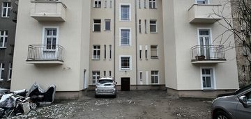 Mieszkanie w kamienicy na parterze - śródmieście