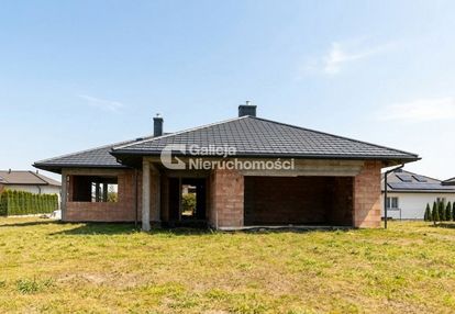 Parterówka na dużej działce 21 arów, garaż, gaz.