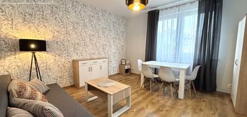 Nowe włochy / dwa oddzielne pokoje / balkon