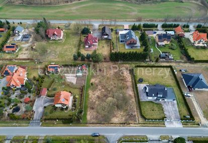 Słoneczna działka na spokojnym osiedlu