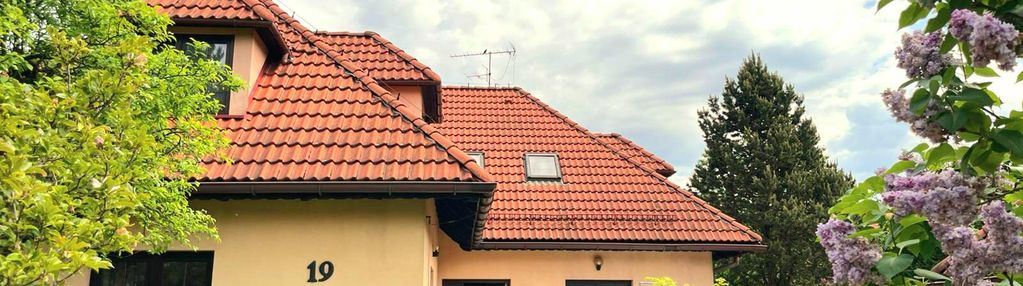 Przestronny dom rodzinny z ogrodem i garażem w ustroniu