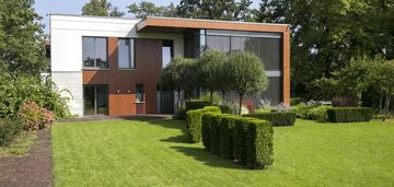 Dom w parku pod warszawą, blisko puszczy