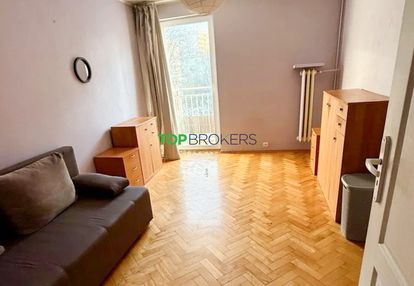 Trzy spore pokoje obok metra, balkon, piwnica