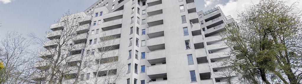 Na sprzedaż 3-pokojowy apartament z balkonem.