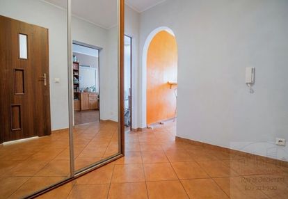 Z osobną kuchnią, balkon 2 pokojowe, młode osiedle