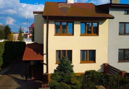 Połowa bliźniaka z ogrodem w centrum piastowa