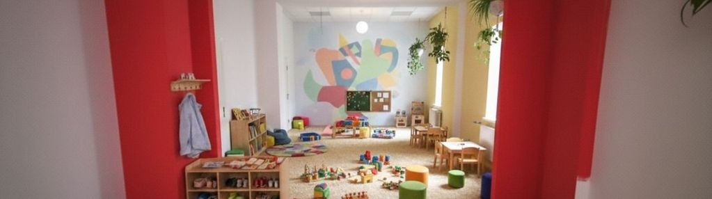 Budynek z przestrzenią pod działalność w opocznie