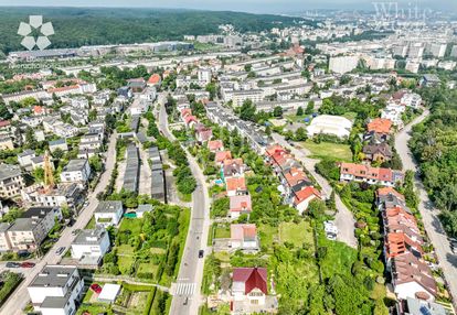 Dom z dużą działką, blisko centrum miasta