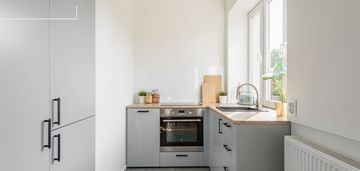 Kamienica | wysokie | po remoncie | obok skweru